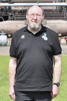 GER, offizieller Fototermin Porträttermin Portraettermin MSV Duisburg Zeugwart kit manager Peter Lindner; MSV Duisburg; 2.BL, Porträttermin 2018 2019 hoch, Hochformat