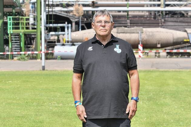 GER, offizieller Fototermin Porträttermin Portraettermin MSV Duisburg Zeugwart kit manager Manni Piwonski; MSV Duisburg; 2.BL, Porträttermin 2018 2019 quer, Querformat