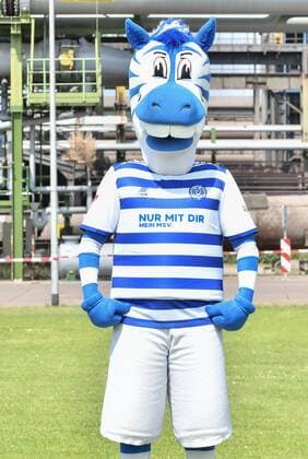 GER, offizieller Fototermin Porträttermin Portraettermin MSV Duisburg Maskottchen Ennatz; MSV Duisburg; 2.BL, Porträttermin 2018 2019 hoch, Hochformat