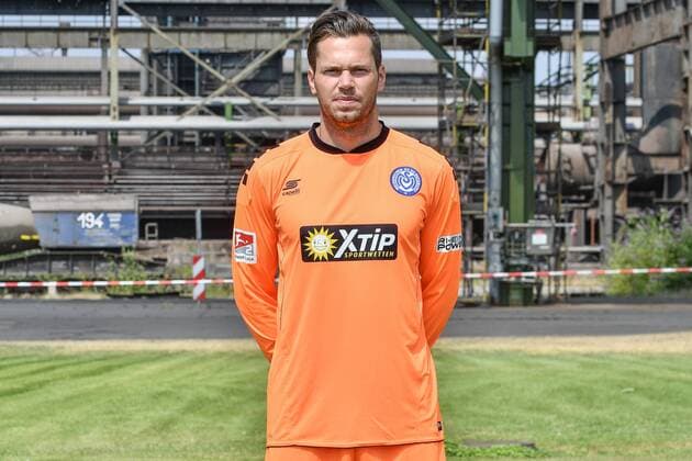 GER, offizieller Fototermin Porträttermin Portraettermin MSV Duisburg Spieler Keeper Daniel Davari; MSV Duisburg; 2.BL, Porträttermin 2018 2019 quer, Querformat