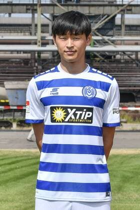 GER, offizieller Fototermin Porträttermin Portraettermin MSV Duisburg Spieler Young-Jae Seo; MSV Duisburg; 2.BL, Porträttermin 2018 2019 hoch, Hochformat