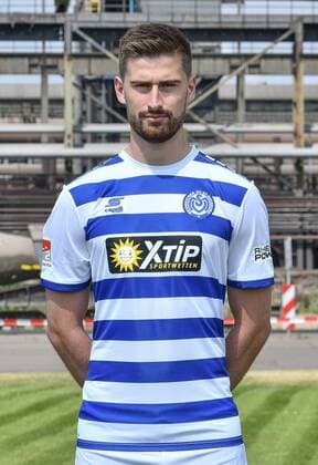 GER, offizieller Fototermin Porträttermin Portraettermin MSV Duisburg Spieler: Dustin Bomheuer ; MSV Duisburg; 2.BL, Porträttermin 2018 2019 hoch, Hochformat