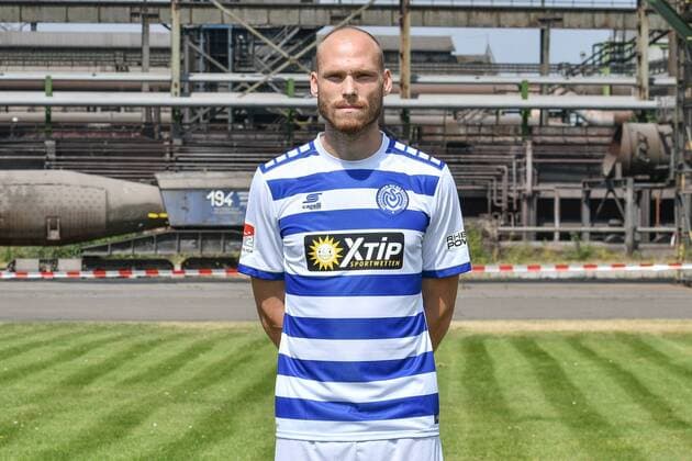 GER, offizieller Fototermin Porträttermin Portraettermin MSV Duisburg Spieler Gerrit Nauber; MSV Duisburg; 2.BL, Porträttermin 2018 2019 quer, Querformat