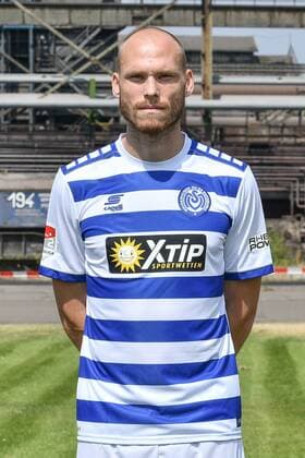 GER, offizieller Fototermin Porträttermin Portraettermin MSV Duisburg Spieler Gerrit Nauber; MSV Duisburg; 2.BL, Porträttermin 2018 2019 hoch, Hochformat