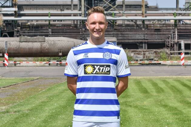 GER, offizieller Fototermin Porträttermin Portraettermin MSV Duisburg Spieler Migel-Max Schmeling; MSV Duisburg; 2.BL, Porträttermin 2018 2019 quer, Querformat