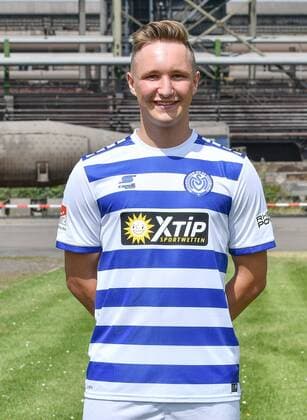 GER, offizieller Fototermin Porträttermin Portraettermin MSV Duisburg Spieler Migel-Max Schmeling; MSV Duisburg; 2.BL, Porträttermin 2018 2019 hoch, Hochformat