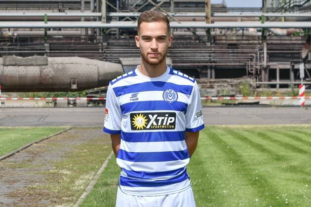 GER, offizieller Fototermin Porträttermin Portraettermin MSV Duisburg Spieler Ahmet Engin; MSV Duisburg; 2.BL, Porträttermin 2018 2019 quer, Querformat