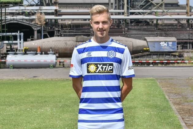 GER, offizieller Fototermin Porträttermin Portraettermin MSV Duisburg Spieler Lukas Daschner; MSV Duisburg; 2.BL, Porträttermin 2018 2019 quer, Querformat