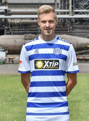 GER, offizieller Fototermin Porträttermin Portraettermin MSV Duisburg Spieler Lukas Daschner; MSV Duisburg; 2.BL, Porträttermin 2018 2019 hoch, Hochformat
