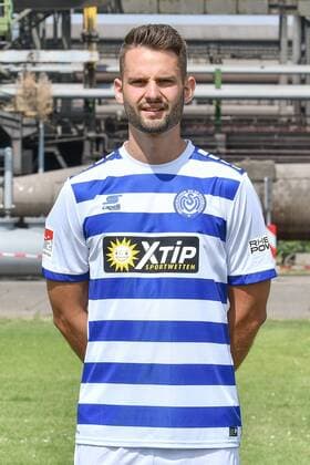 GER, offizieller Fototermin Porträttermin Portraettermin MSV Duisburg Spieler Tim Albutat; MSV Duisburg; 2.BL, Porträttermin 2018 2019 hoch, Hochformat