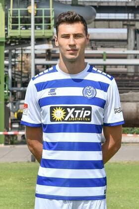 GER, offizieller Fototermin Porträttermin Portraettermin MSV Duisburg Spieler Lukas Fröde (Froede); MSV Duisburg; 2.BL, Porträttermin 2018 2019 hoch, Hochformat