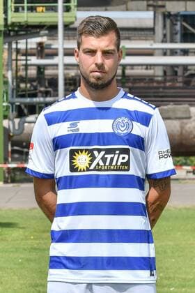 GER, offizieller Fototermin Porträttermin Portraettermin MSV Duisburg Spieler Kevin Wolze; MSV Duisburg; 2.BL, Porträttermin 2018 2019 hoch, Hochformat