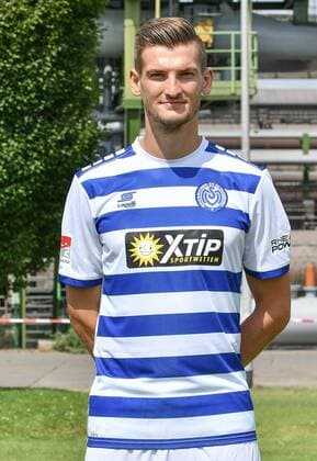 GER, offizieller Fototermin Porträttermin Portraettermin MSV Duisburg Spieler Thomas Blomeyer; MSV Duisburg; 2.BL, Porträttermin 2018 2019 hoch, Hochformat