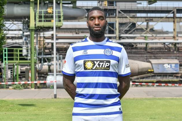 GER, offizieller Fototermin Porträttermin Portraettermin MSV Duisburg Spieler Richard Sukuta-Pasu; MSV Duisburg; 2.BL, Porträttermin 2018 2019 quer, Querformat