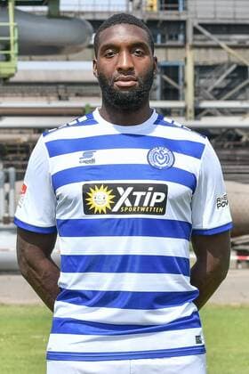 GER, offizieller Fototermin Porträttermin Portraettermin MSV Duisburg Spieler Richard Sukuta-Pasu; MSV Duisburg; 2.BL, Porträttermin 2018 2019 hoch, Hochformat