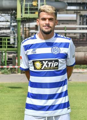 GER, offizieller Fototermin Porträttermin Portraettermin MSV Duisburg Spieler Cauly Oliveira Souza; MSV Duisburg; 2.BL, Porträttermin 2018 2019 hoch, Hochformat