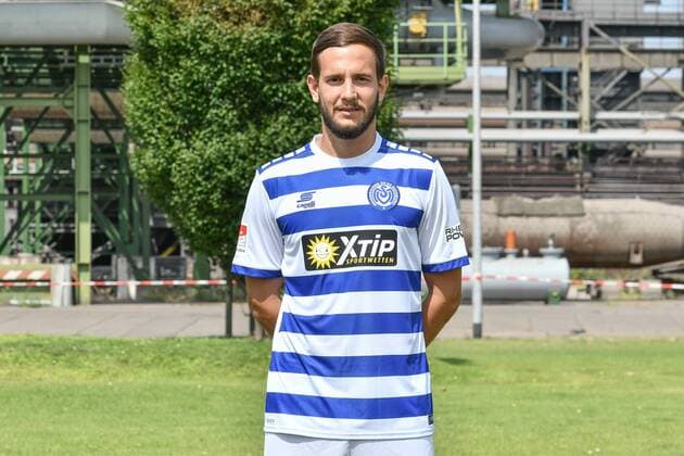 GER, offizieller Fototermin Porträttermin Portraettermin MSV Duisburg Spieler Christian Gartner; MSV Duisburg; 2.BL, Porträttermin 2018 2019 quer, Querformat