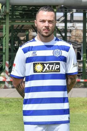 GER, offizieller Fototermin Porträttermin Portraettermin MSV Duisburg Spieler Yanni Regäsel (Regaesel); MSV Duisburg; 2.BL, Porträttermin 2018 2019 hoch, Hochformat