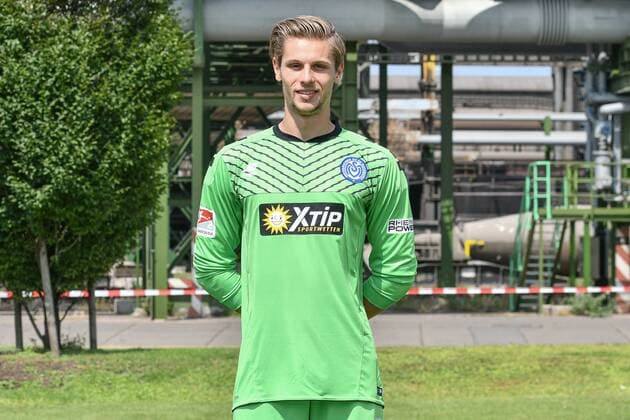 GER, offizieller Fototermin Porträttermin Portraettermin MSV Duisburg Spieler Daniel Mesenhöler (Mesenhoeler); MSV Duisburg; 2.BL, Porträttermin 2018 2019 quer, Querformat