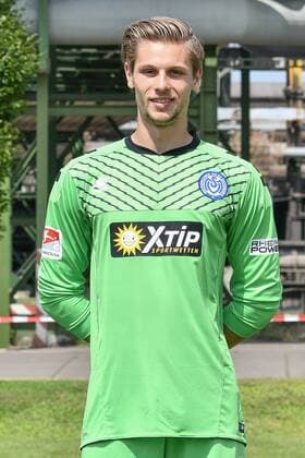 GER, offizieller Fototermin Porträttermin Portraettermin MSV Duisburg Spieler Daniel Mesenhöler (Mesenhoeler); MSV Duisburg; 2.BL, Porträttermin 2018 2019 hoch, Hochformat