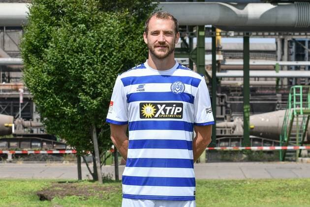 GER, offizieller Fototermin Porträttermin Portraettermin MSV Duisburg Spieler Sebastian Neumann; MSV Duisburg; 2.BL, Porträttermin 2018 2019 quer, Querformat