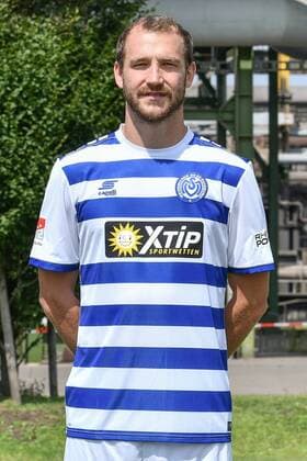 GER, offizieller Fototermin Porträttermin Portraettermin MSV Duisburg Spieler Sebastian Neumann; MSV Duisburg; 2.BL, Porträttermin 2018 2019 hoch, Hochformat