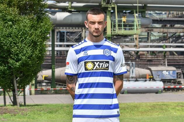 GER, offizieller Fototermin Porträttermin Portraettermin MSV Duisburg Spieler Boris Tashchy; MSV Duisburg; 2.BL, Porträttermin 2018 2019 quer, Querformat