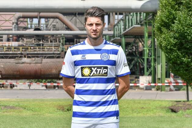 GER, offizieller Fototermin Porträttermin Portraettermin MSV Duisburg Spieler Moritz Stoppelkamp; MSV Duisburg; 2.BL, Porträttermin 2018 2019 quer, Querformat