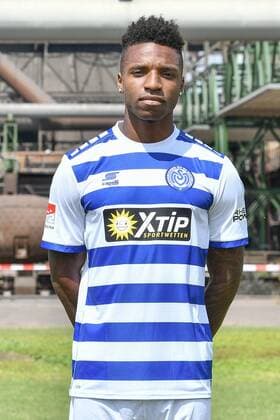 GER, offizieller Fototermin Porträttermin Portraettermin MSV Duisburg Spieler Joseph-Claude Gyau; MSV Duisburg; 2.BL, Porträttermin 2018 2019 hoch, Hochformat