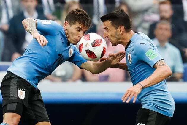 Sport-Bilder des Tages July 6, 2018 - Nizhny Novgorod, Russia - Lucas Torreira (L) and Matias Vecino of Uruguay national team Nationalteam in action during the 2018 FIFA World Cup WM Weltmeisterschaft Fussball Russia Quarter Final match between Uruguay and France on July 6, 2018 at Nizhny Novgorod Stadium in Nizhny Novgorod, Russia. FIFA World Cup 2018: France 2:0 Uruguay  - ZUMAn230 20180706_zaa_n230_393 Copyright: xMikexKireevx