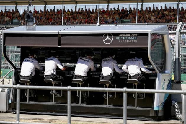 Motorsports: FIA Formula One World Championship WM Weltmeisterschaft 2018, Grand Prix of Great Britain, Mercedes AMG Petronas Motorsport pit stand, control center, Kommandostand Silverstone Great Britain