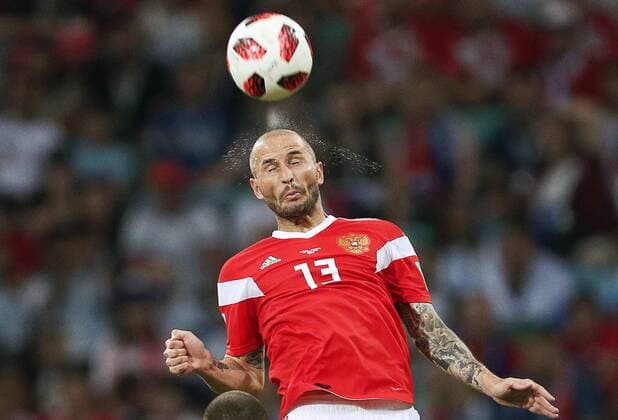 Sport-Bilder des Tages SOCHI, RUSSIA - JULY 7, 2018: Russia s Fyodor Kudryashov heads the ball in the 2018 FIFA World Cup WM Weltmeisterschaft Fussball Quarterfinal match against Croatia at Fisht Stadium. Croatia won the game on penalties 4-3. Mikhail Tereshchenko TASS  TS08898F