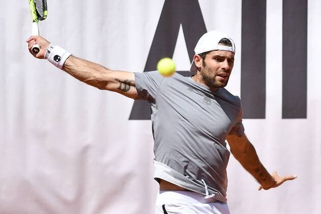 GER, 1. Tennis-Point Bundesliga Herren, Allpresan Rochusclub BL-Team vs. GERRY WEBER-Team BW Halle 1 08.09.2018, GER, Allpresan Rochusclub BL-Team vs. GERRY WEBER-Team BW Halle 1, im Bild Bolelli, Simone ITA beim Rueckhandschlag