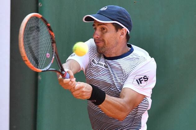 GER, 1. Tennis-Point Bundesliga Herren, Allpresan Rochusclub BL-Team vs. GERRY WEBER-Team BW Halle 1 08.09.2018, GER, Allpresan Rochusclub BL-Team vs. GERRY WEBER-Team BW Halle 1, im Bild Munoz-de la Nava, Daniel ESP beim Rueckhandschlag