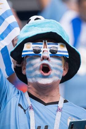 Uruguayischer Fan mit Gesichtsbemalung, Fans, Zuschauer, Anhaenger, Supporter, Brustbild, Hochformat, Uruguay (URU) - Frankreich (FRA) 0:2, Viertelfinale, Spiel 57, am 06.07.2018 in Nischni Nowgorod; Fussball Weltmeisterschaft 2018 in Russland vom 14.06. - 15.07.2018. Â *** Uruguayan fan with face painting Fans Spectators Supporters Supporters Half-length portrait Uruguay URU France FRA 0 2 Quarter-finals Game 57 at 06 07 2018 in Nizhny Novgorod Football World Cup 2018 in Russia from 14 06 15 07 2018 Â
