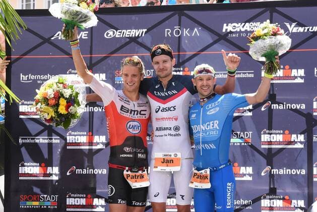 08.07.2018, xkhx, Deutschland, Frankfurt am Main Mainova IRONMAN European Championship EM Europameisterschaft Frankfurt 2018 Siegerehrung 2. Platz Patrik Nilsson (SWE), 1. Platz Jan Frodeno (GER) 3. Platz Patrick Lange (Ger) *** 08 07 2018 xkhx Germany Frankfurt am Main Mainova IRONMAN European Championship Frankfurt 2018 Award ceremony 2 place Patrik Nilsson SWE 1 place Jan Frodeno GER 3 place Patrick Lange Ger