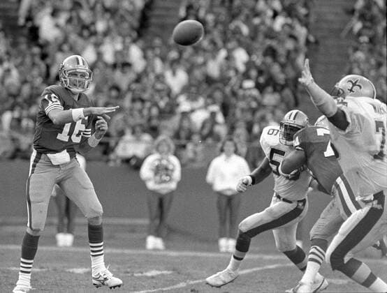 November 15, 1987 - San Francisco, California, U.S - San Francisco 49ers vs New Orleans Saints at Candlestick Park Sunday, November 15, 1987. Saints beat 49ers 26-24. San Francisco 49ers Quarterback Joe Montana NFL American Football Herren USA 1987: 49ers 24:26 Saints - ZUMAg52_ 19871115_zap_g52_003 Copyright: xAlxGolubx