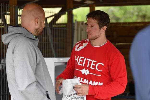 10.07.2018 - Handball - 1. Bundesliga - Saison 2018 2019 - HC Erlangen HCE - Fitness-Test Laktat-Test - - Adalsteinn Eyjolfsson (Trainer HC Erlangen HCE ) und Jan Schäffer (25, HC Erlangen HCE )
