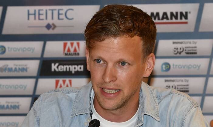 10.07.2018 - Handball - 1. Bundesliga - Saison 2017 2018 - HC Erlangen HCE - Pressekonferenz Pressetermin Medientermin - Vorstellung Ausrüster Kempa - - Tim Grothaus ( Leiter Sponsoring Kempa )