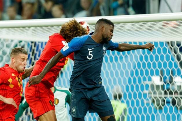 Sport Bilder des Tages Sankt Petersburg, Russland, 10.07.2018, FIFA Weltmeisterschaft, Halbfinale, Frankreich - Belgien, TOR zum 1:0 druch Samuel Umtiti (FRA) ( DeFodi507 *** Saint Petersburg Russia 10 07 2018 FIFA World Cup Semifinals France Belgium Goal to 1 0 druch Samuel Umtiti FRA DeFodi507
