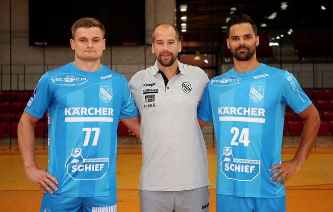 BAU 10.07.2018 Stuttgart Handball TVB 1898 Stuttgart Fototermin, Neuzugänge v.l. David Schmidt, Trainer Jürgen Schweikardt, Lukas von Deschwanden