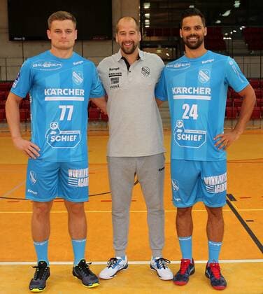 BAU 10.07.2018 Stuttgart Handball TVB 1898 Stuttgart Fototermin, Neuzugänge v.l. David Schmidt, Trainer Jürgen Schweikardt, Lukas von Deschwanden