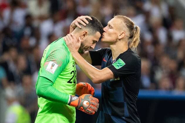 Sport Bilder des Tages 180711 Domagoj Vida kisses goalkeeper Danijel Subasic of Croatia on the head during the FIFA World Cup WM Weltmeisterschaft Fussball semi final match between Croatia and England on July 11, 2018 in Moscow. Photo: Petter Arvidson BILDBYRAN kod PA 92085 *** 180711 Domagoj Vida kisses goalkeeper Danijel Subasic of Croatia on the head during the FIFA World Cup semi final match between Croatia and England on July 11, 2018 in Moscow Photo Petter Arvidson BILDBYRAN Code PA 92085  Copyright: PETTERxARVIDSON BB180711PA169