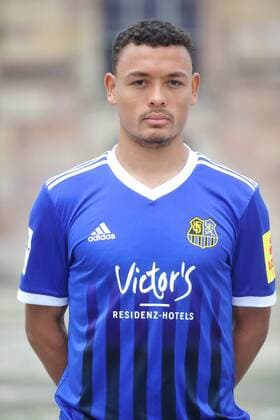 Das Team des 1. FC Saarbrücken am Donnerstag (12.07.2018) vor der Ludwigskirche in Saarbrücken. Im Bild: Gillian Jurcher ( 21).