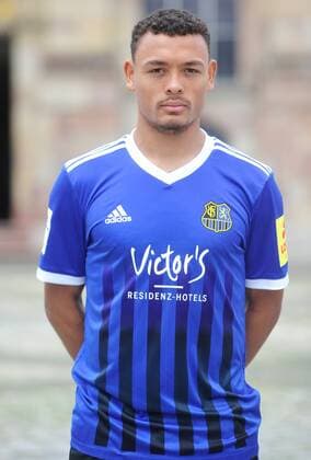Das Team des 1. FC Saarbrücken am Donnerstag (12.07.2018) vor der Ludwigskirche in Saarbrücken. Im Bild: Gillian Jurcher ( 21).