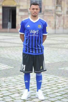 Das Team des 1. FC Saarbrücken am Donnerstag (12.07.2018) vor der Ludwigskirche in Saarbrücken. Im Bild: Gillian Jurcher ( 21).
