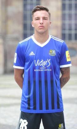 Das Team des 1. FC Saarbrücken am Donnerstag (12.07.2018) vor der Ludwigskirche in Saarbrücken. Im Bild: Nino Miotke ( 28).