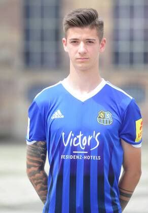 Das Team des 1. FC Saarbrücken am Donnerstag (12.07.2018) vor der Ludwigskirche in Saarbrücken. Im Bild: Lukas Quirin ( 31).