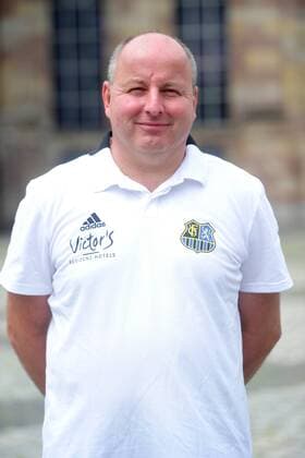 Das Team des 1. FC Saarbrücken am Donnerstag (12.07.2018) vor der Ludwigskirche in Saarbrücken. Im Bild: Rüdiger Schmid (Zeugwart).