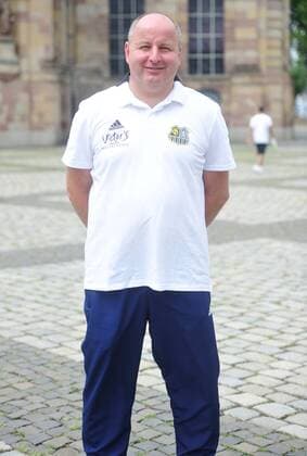 Das Team des 1. FC Saarbrücken am Donnerstag (12.07.2018) vor der Ludwigskirche in Saarbrücken. Im Bild: Rüdiger Schmid (Zeugwart).